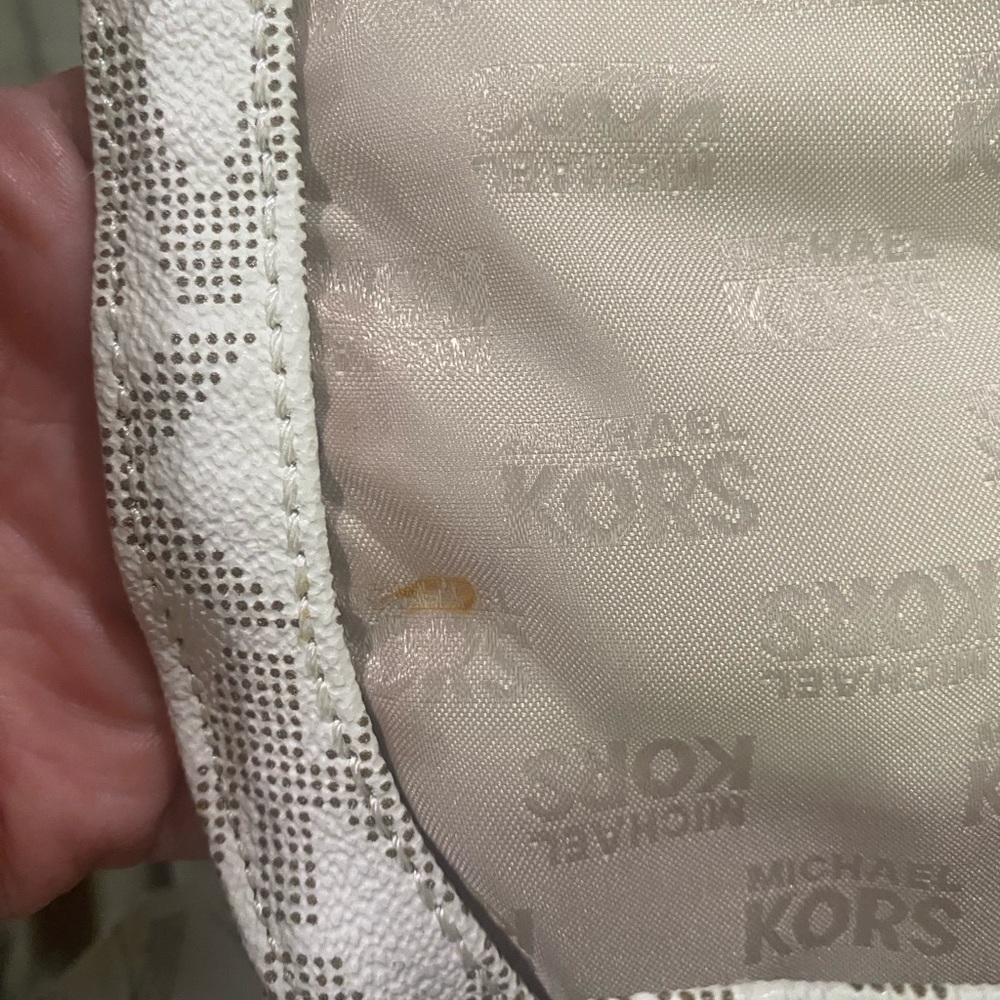 Michael Kors small purse - Picture 4 of 10